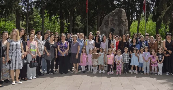 İzmirli annelere en özel kutlama