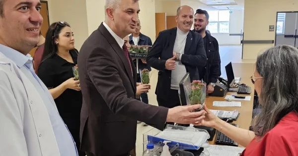 Kocaeli’de Başkan Sezer’den hemşirelere sürpriz kutlama