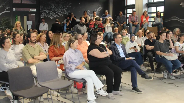 Latife Tekin Bursa Nilüfer’de okurlarıyla buluştu