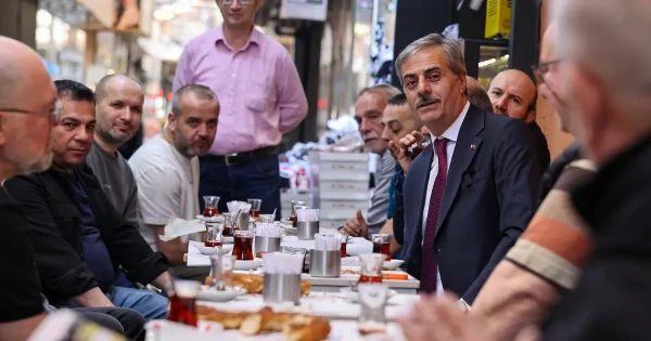 Sakarya Uzunçarşı’da Başkan Alemdar kunduracı esnafıyla buluştu