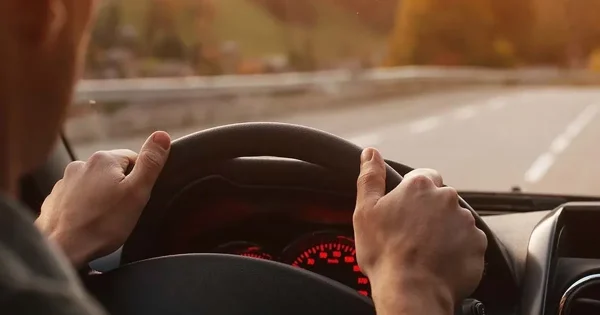 Trafikte güvenli sürüş için üç altın kural! Dikkat dağınıklığı felakete yol açıyor